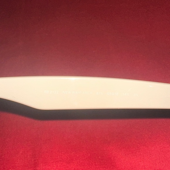 Ray-Ban 2132 Black Frame with Off White Arms Sunglasses 55 18 145 - Picture 4 of 4